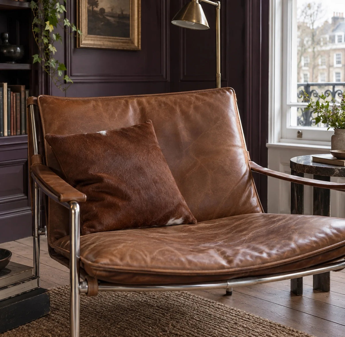 Coussin en peau de vache Cognac dans un intérieur