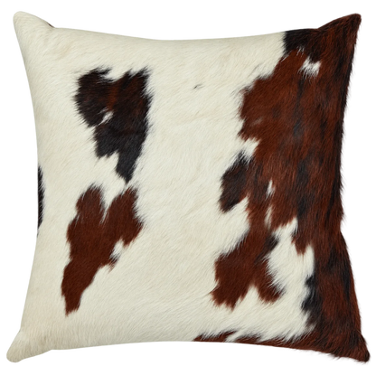 Coussin en peau de vache Terre blanche, vue du produit aux tonalités blanc et brun roux