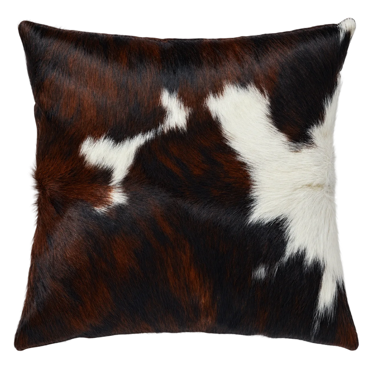 Coussin en peau de vache Ombre, vue du produit aux tonalités brun foncé et ivoire