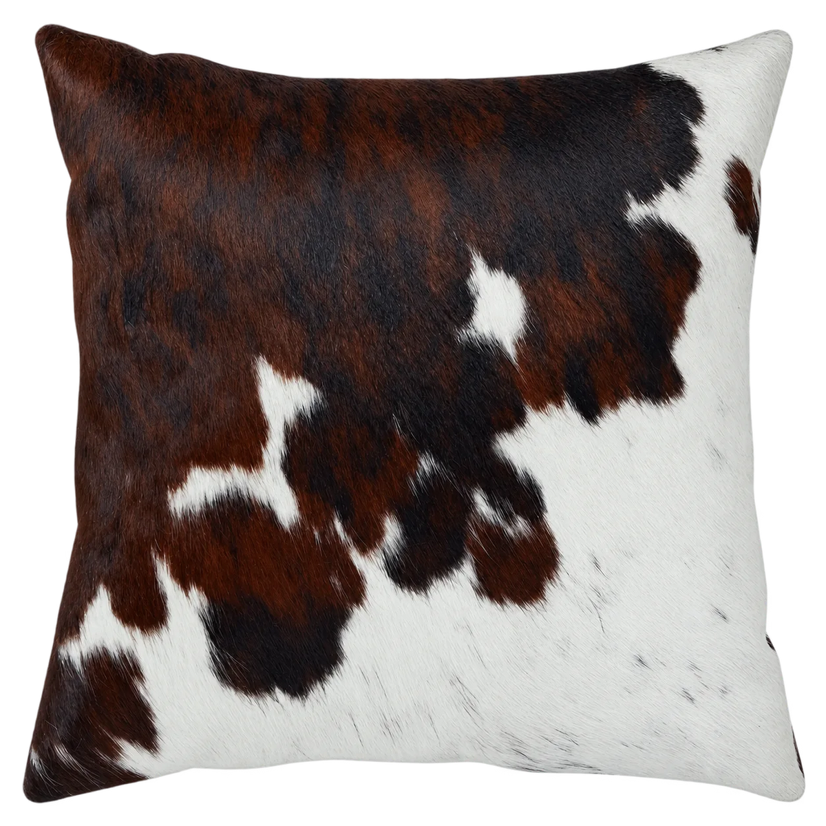 Coussin en peau de vache Brun découpé, vue du produit aux tonalités brun roux et blanc