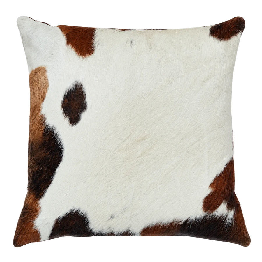 Coussin en peau de vache Ivoire brun, vue du produit aux tonalités ivoire et brun foncé