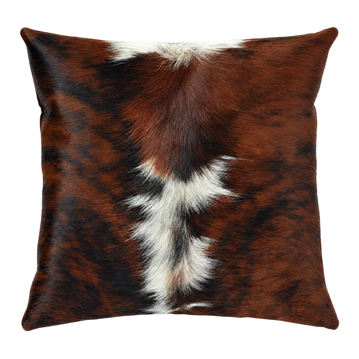 Coussin en peau de vache Flamme, vue du produit aux tonalités brun roux, noir et blanc