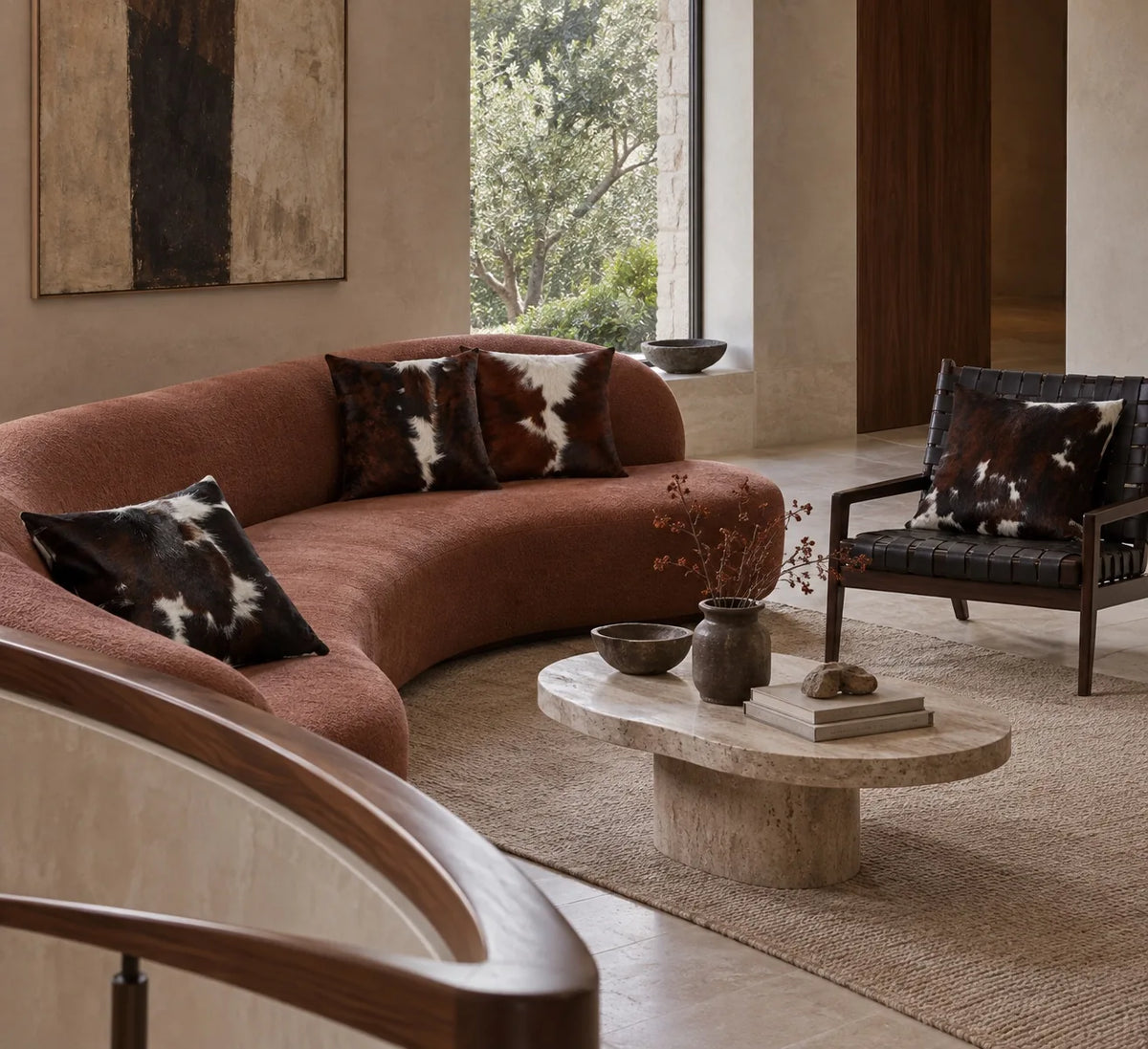 Coussin en peau de vache Brun d'écorce dans un intérieur