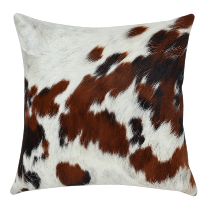 Coussin en peau de vache Sienne mouchetée, vue du produit aux tonalités blanc et brun roux moucheté