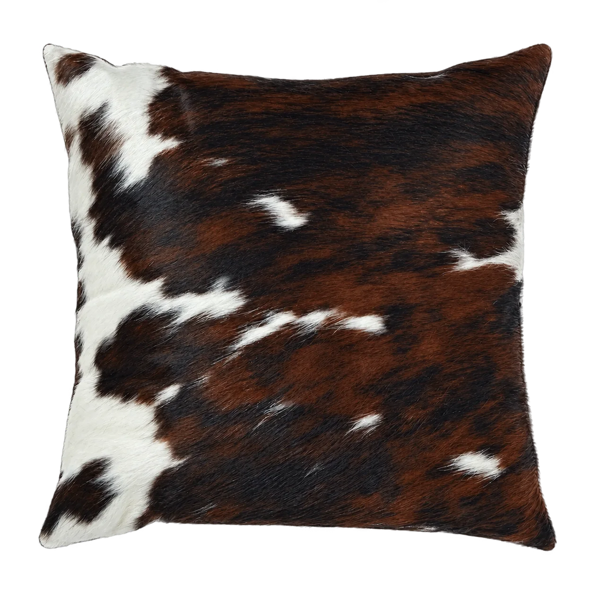 Coussin en peau de vache Traversée, vue du produit aux tonalités brun foncé et blanc
