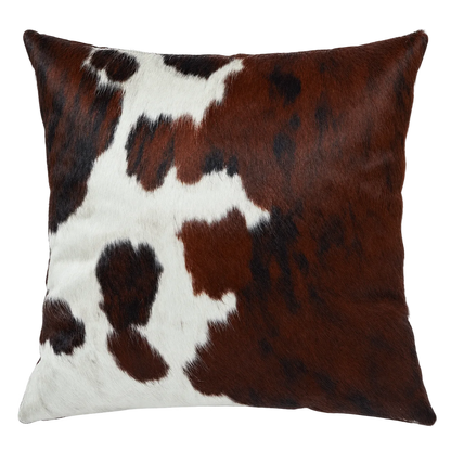 Coussin en peau de vache Cuivre, vue du produit aux tonalités brun roux et ivoire