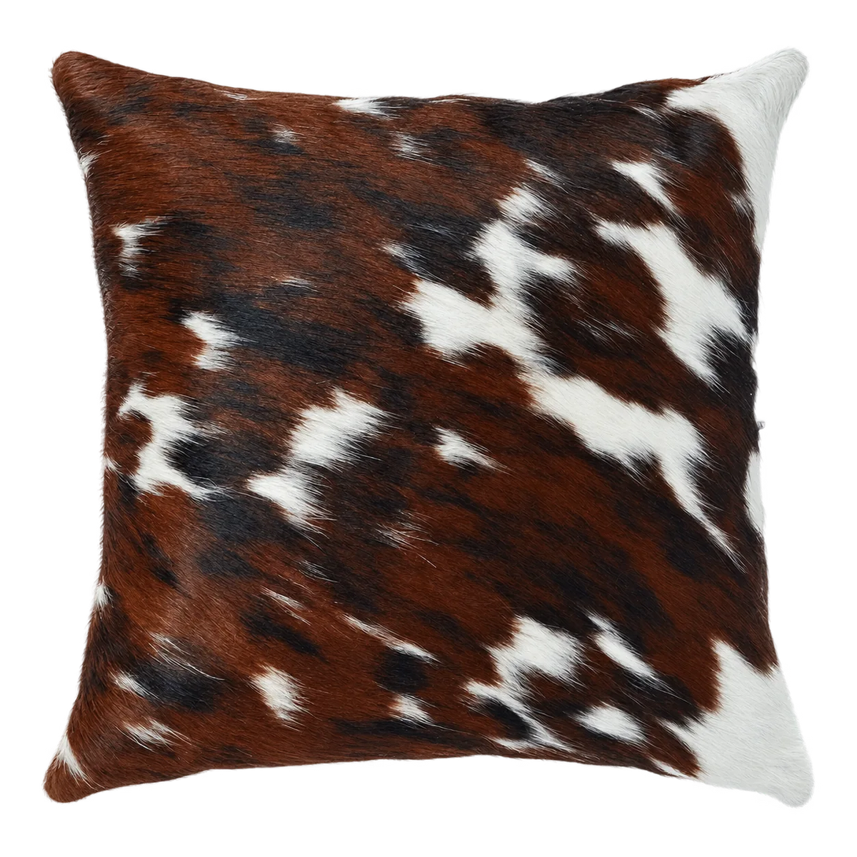 Coussin en peau de vache Châtaigne mouchetée, vue du produit aux tonalités brun châtain et blanc