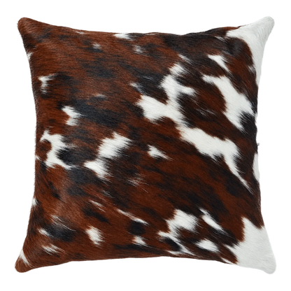 Coussin en peau de vache Châtaigne mouchetée, vue du produit aux tonalités brun châtain et blanc
