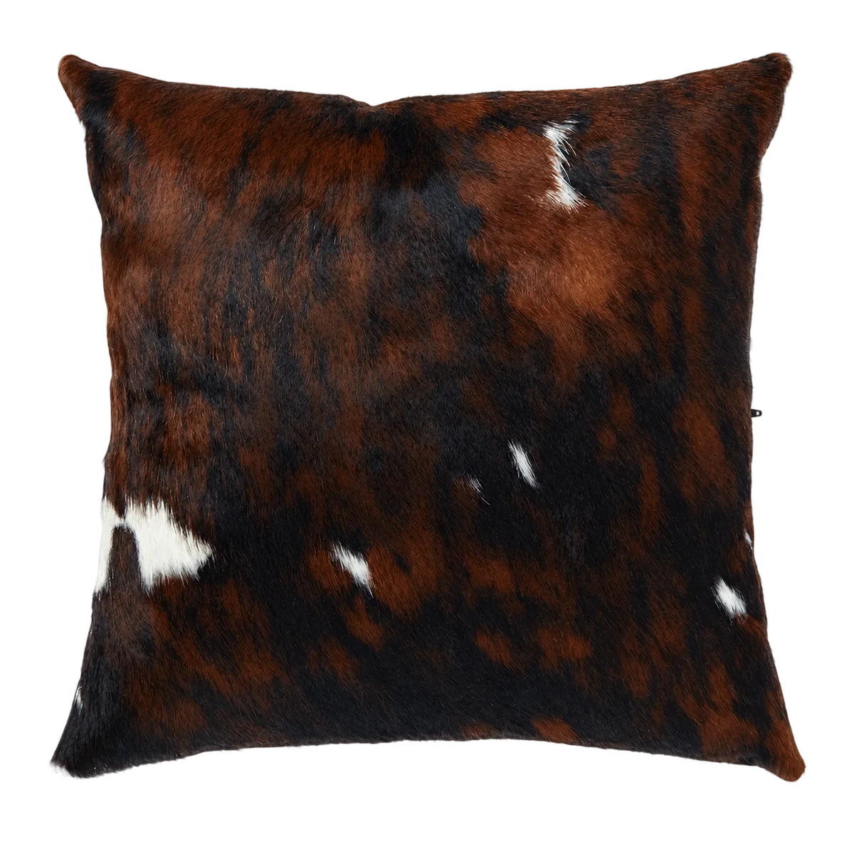 Coussin en peau de vache Brun profond, vue du produit aux tonalités brun foncé et noir