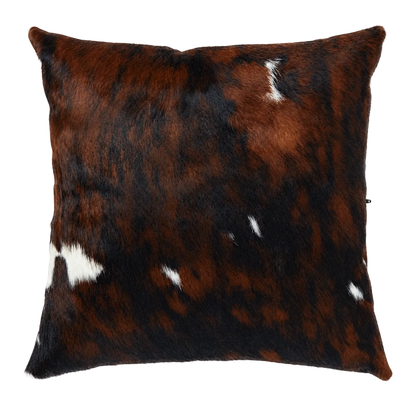 Coussin en peau de vache Brun profond, vue du produit aux tonalités brun foncé et noir