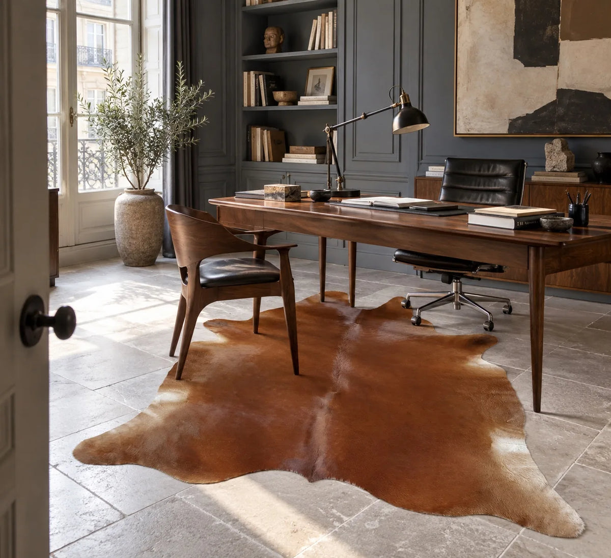 Peau de vache Cognac dans un intérieur