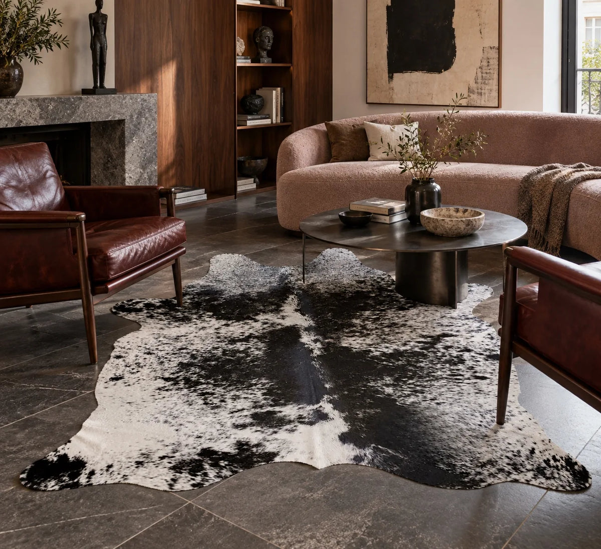 Peau de vache Mosaïque noire dans un intérieur