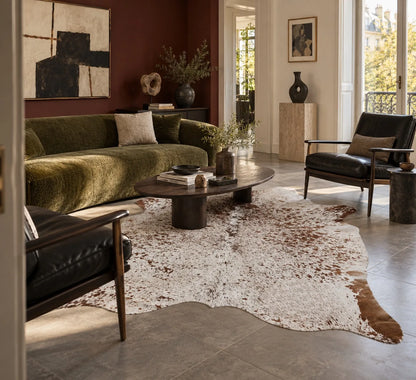 Peau de vache Sienne pointillée dans un intérieur